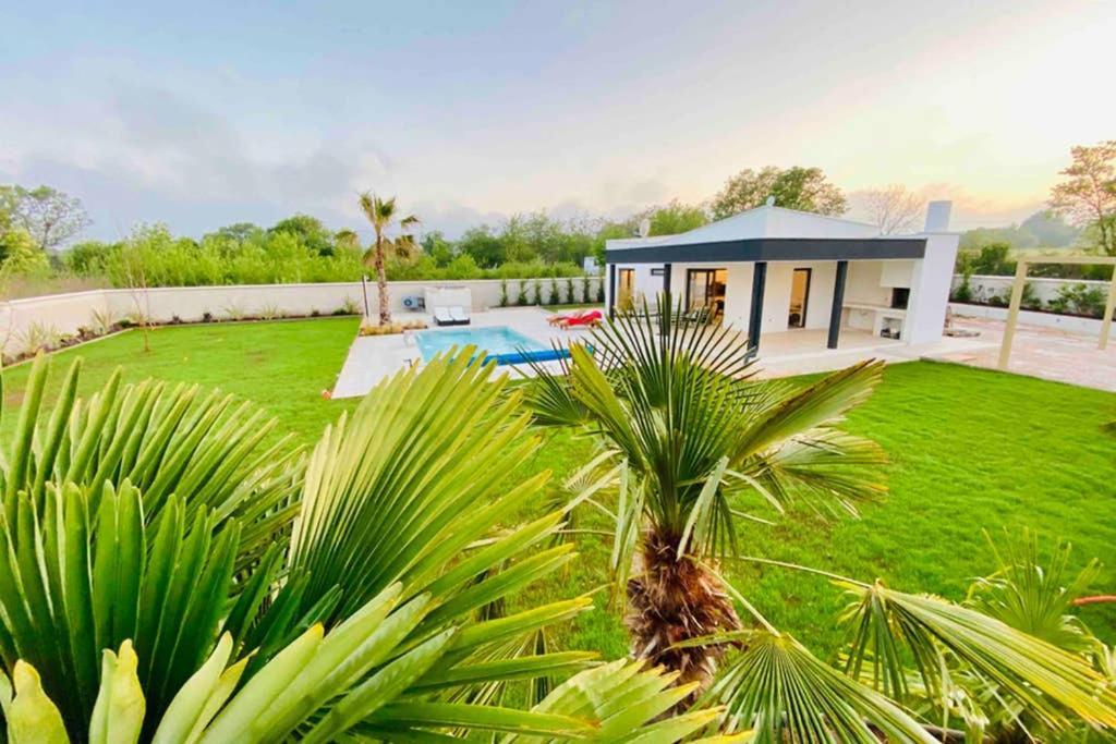 Villa Eni Medulin Sisan Heated Pool エクステリア 写真