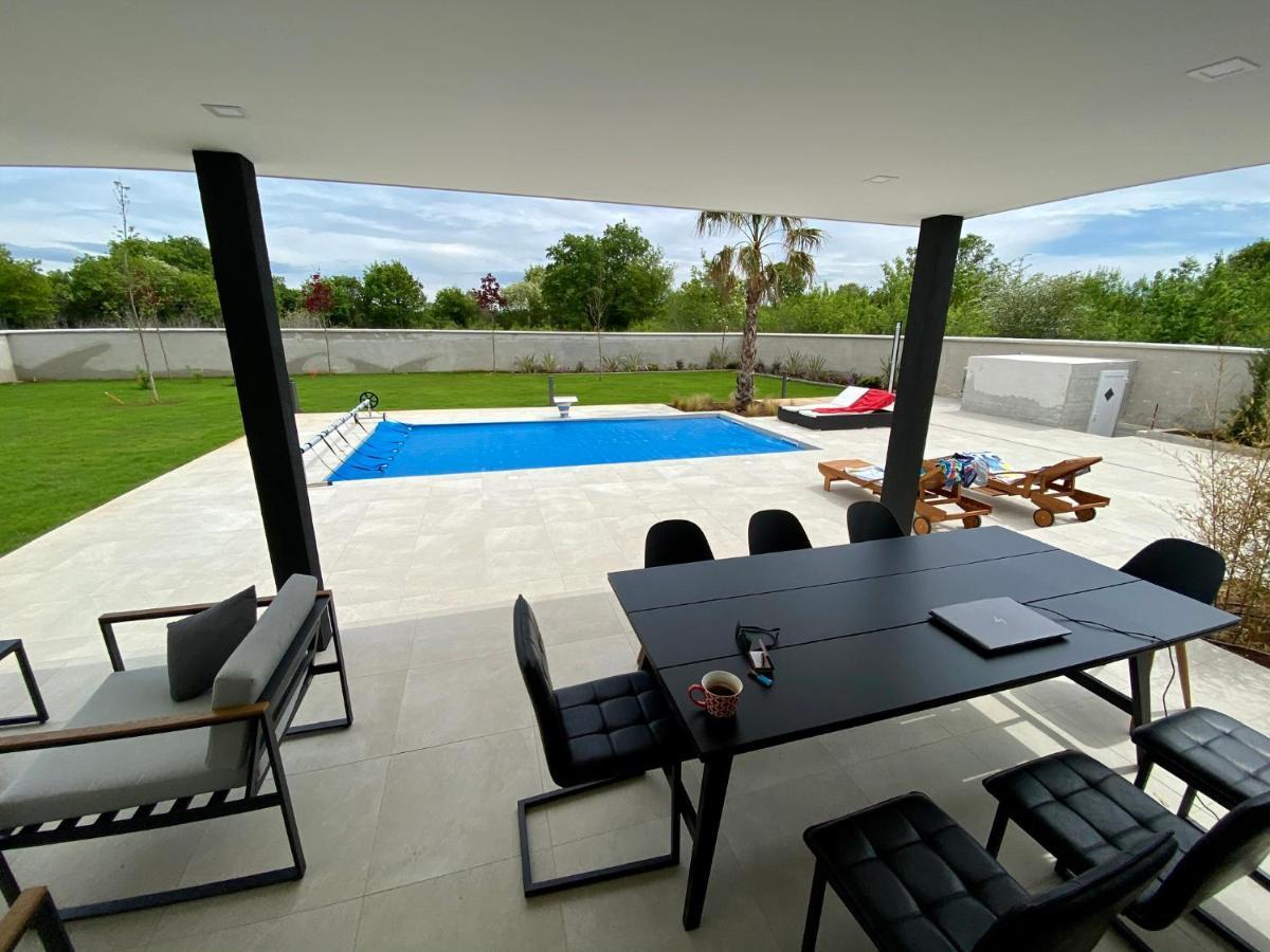 Villa Eni Medulin Sisan Heated Pool エクステリア 写真