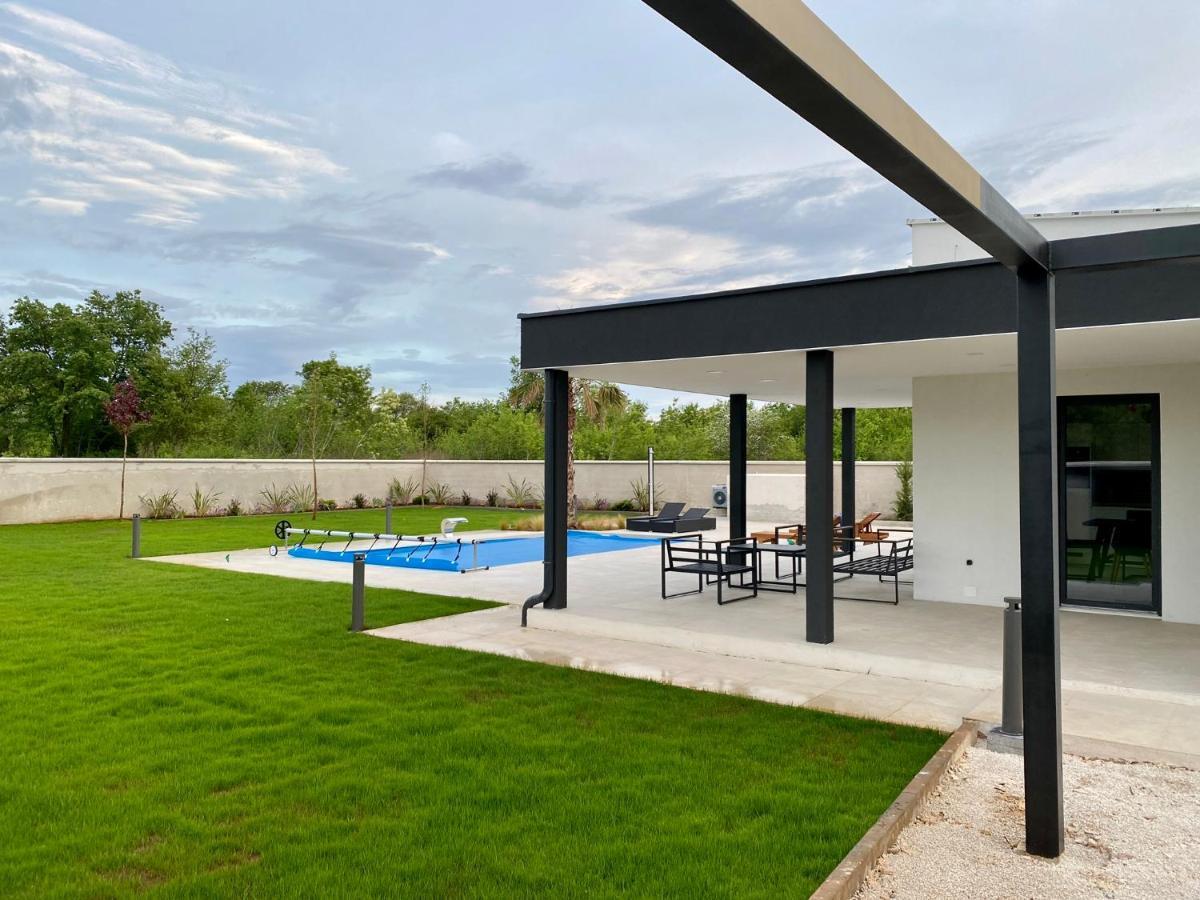 Villa Eni Medulin Sisan Heated Pool エクステリア 写真