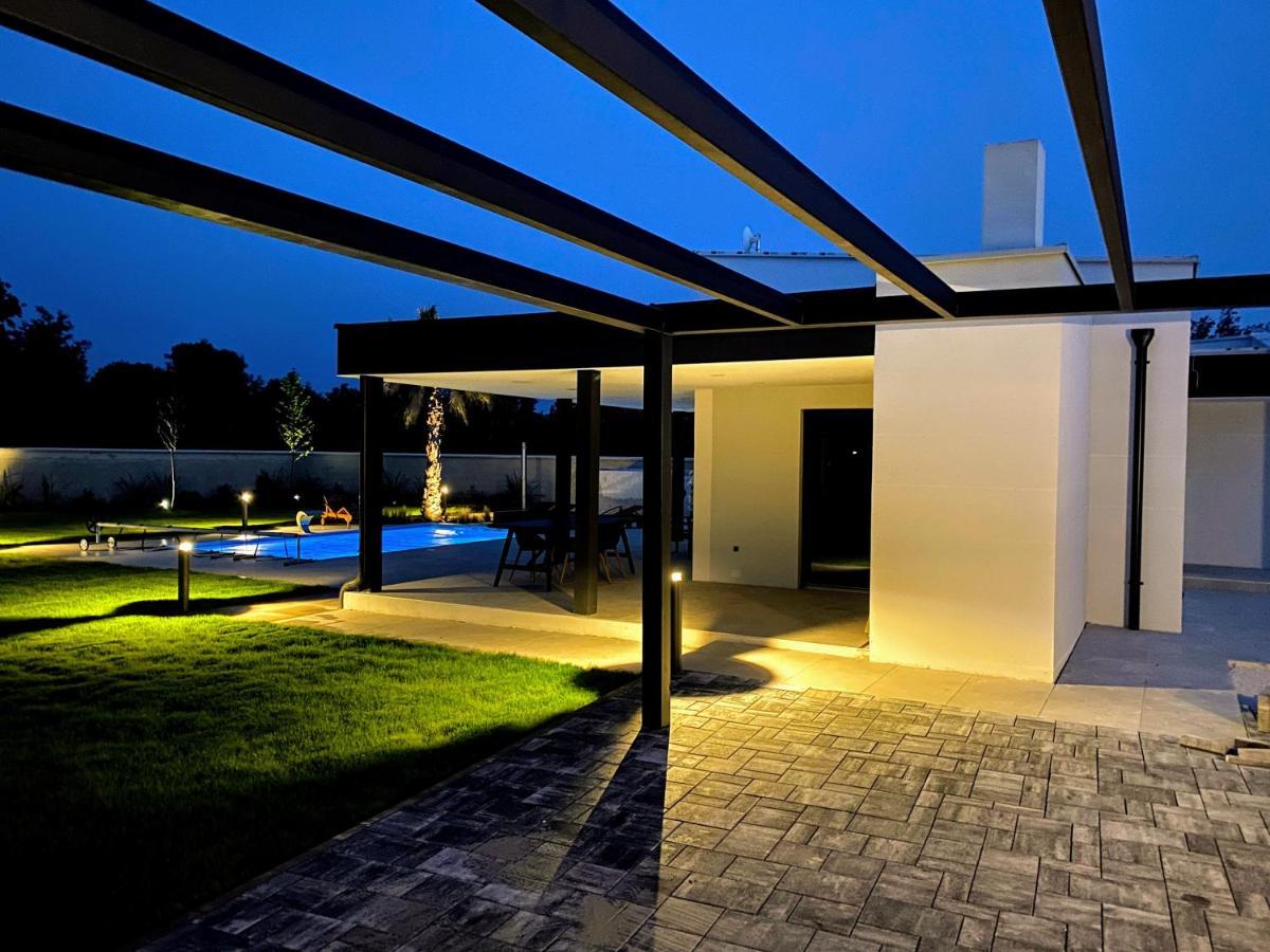 Villa Eni Medulin Sisan Heated Pool エクステリア 写真