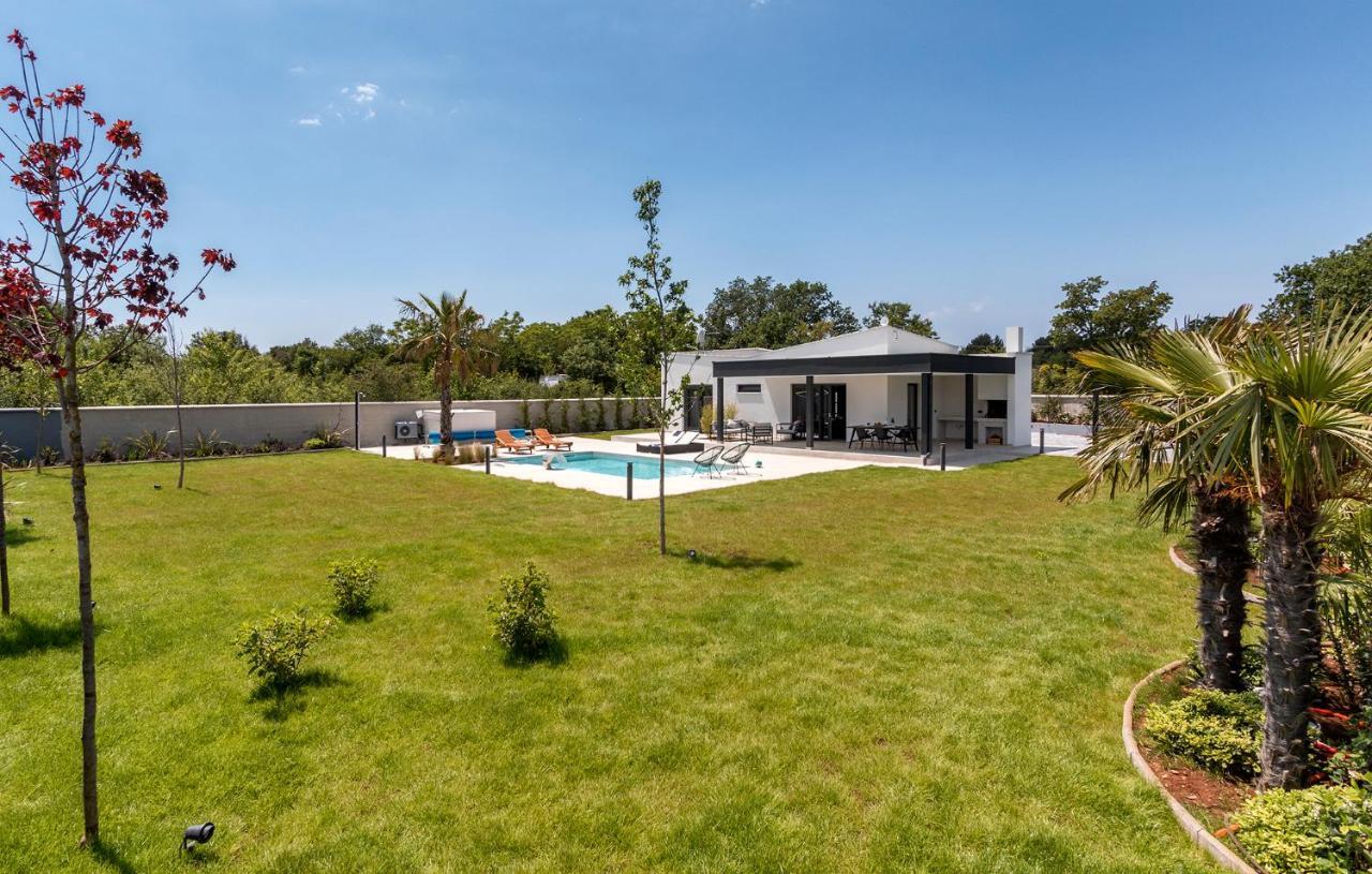 Villa Eni Medulin Sisan Heated Pool エクステリア 写真